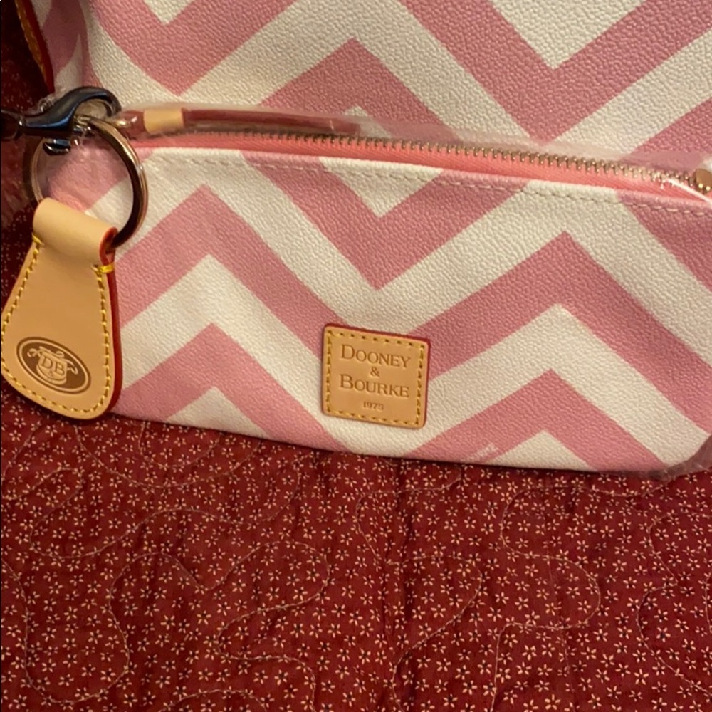 NWOT Dooney & Bourke Lg Tote, Wristlet & Keโฆ - Picture 2 of 16